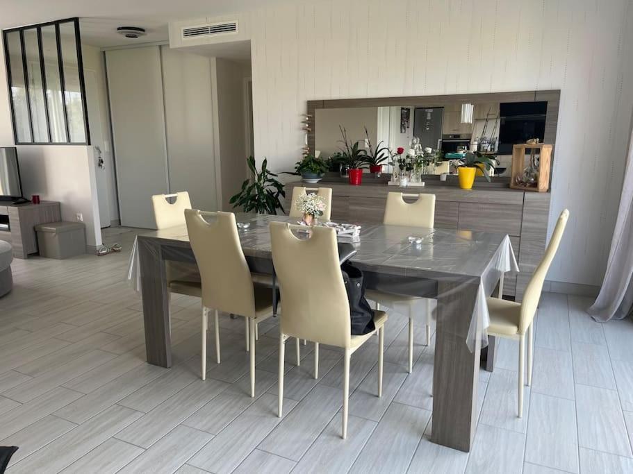 Maison A Saint Elix Le Chateau Eksteriør bilde